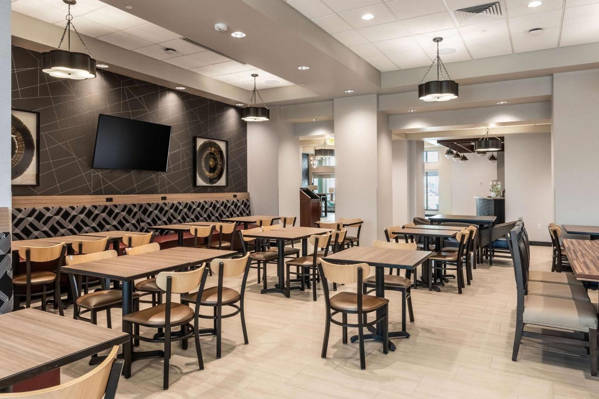 Drury Plaza Hotel College Station Exterior photo